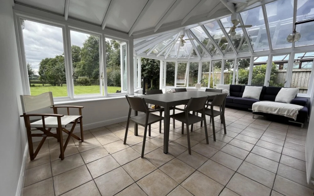 5 Bedroom, 4 Bathroom, Gym, Playroom, Country Home