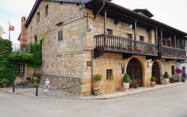 Отель Posada Real La Montañesa вид на фасад