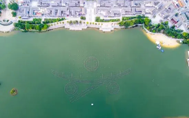 Star & Romantic Hotel (Honghe Water Town Huquan)