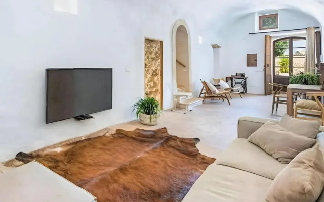 Finca in Sencelles With Pool and Garden