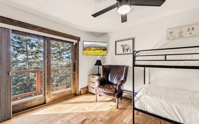 Tahoe Nirvana Mountain Views