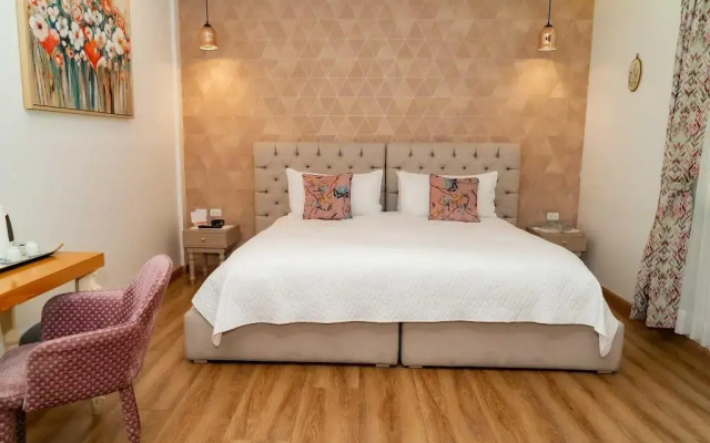 Adamas House Hotel