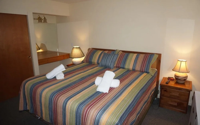 652 4 Bedroom Condo