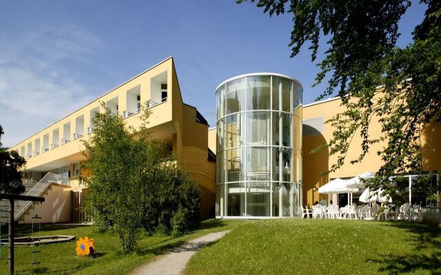 Отель St. Virgil Salzburg Австрия, Зальцбург - отзывы, цены и фото номеров - забронировать отель St. Virgil Salzburg онлайн вид на фасад