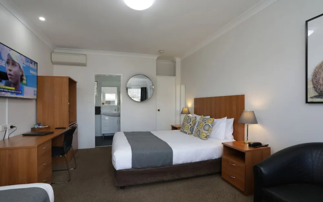 Cadman Motor Inn & Apartments