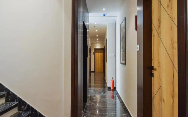Goroomgo Royal Crown Puri