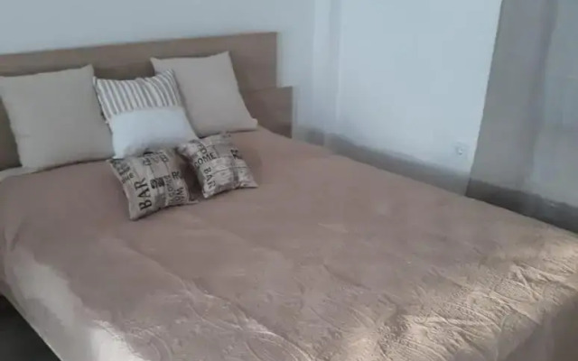 Fully renovated small & cosy studio