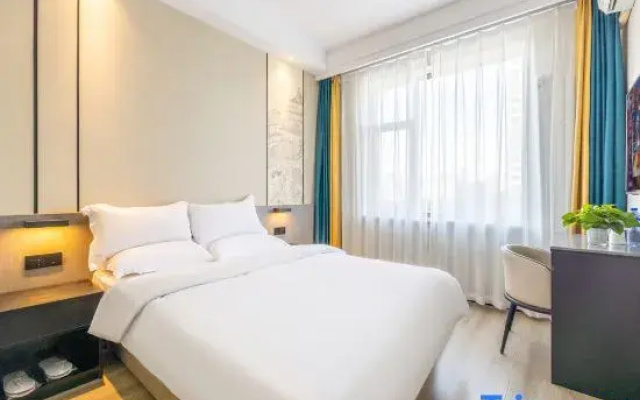 Yuelan Hotel (Lanzhou West Passenger Station Huanghe Tower)