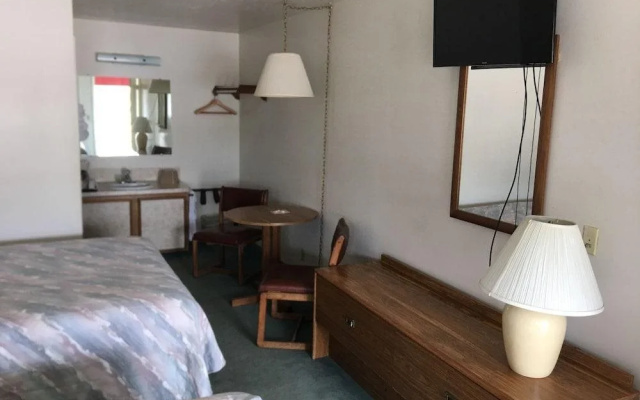 Flag's West Motel