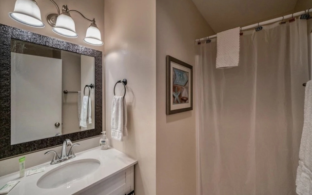 Harry's Beach House - 2 Br Condo