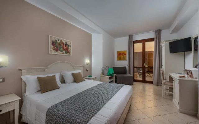 Helios Hotel
