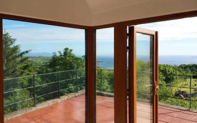 Two bed bungalow with sunroom and stunning views