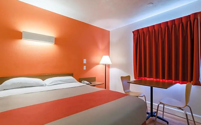Motel 6 Emporia