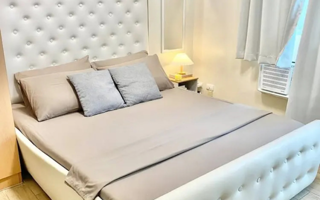 Cozy Iloilo City Condo With Shared Pool and Fitness Center