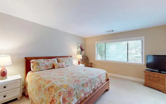 495 Captains Cove