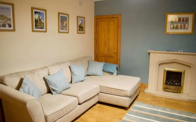 Newly Refurbed Home With Free Parking