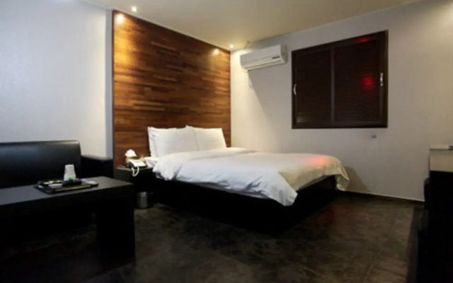 Gugi Hotel