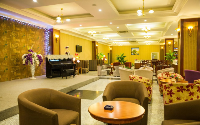 May Plaza Hotel