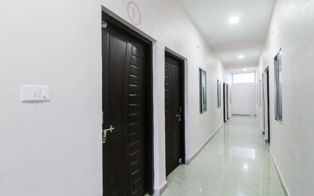 OYO 48801 Hotel Golden Leaf