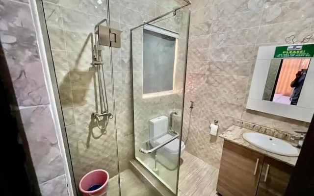 Ten15 Hotel & Suites