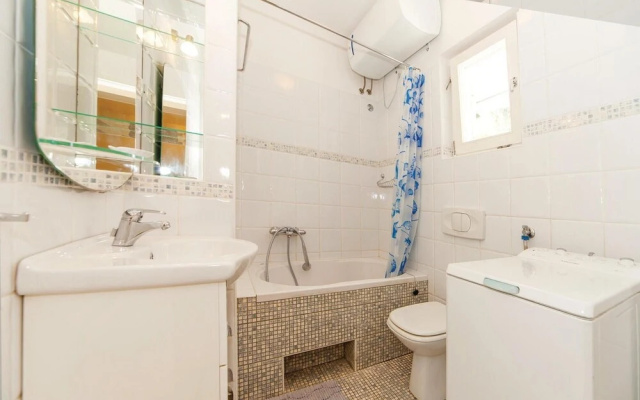 Beautiful Home in Jadranovo With Wifi and 3 Bedrooms