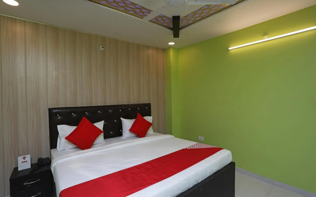OYO Flagship 22697 Richa Grand Inn