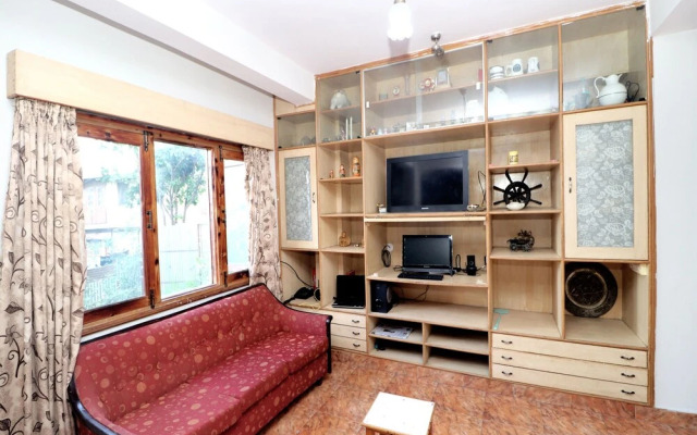 OYO 16558 HOME Cozy 2BHK Valley View ISBT Shimla
