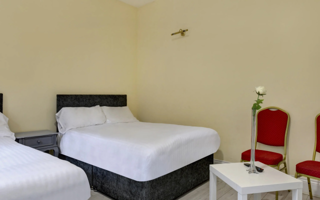 Empire Hotel