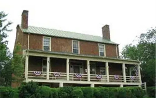The Inn At The Crossroads