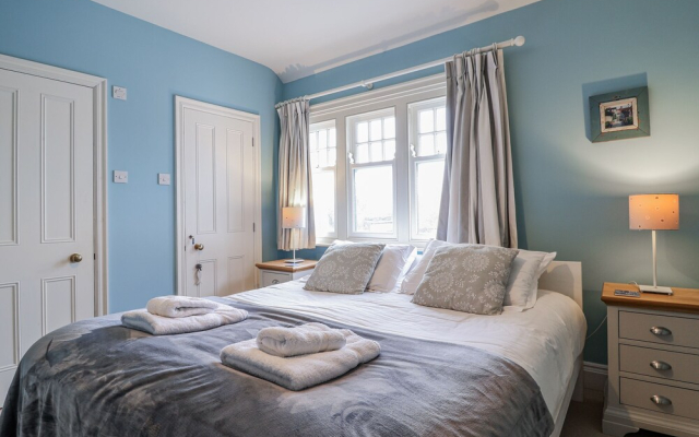 Holly Lodge