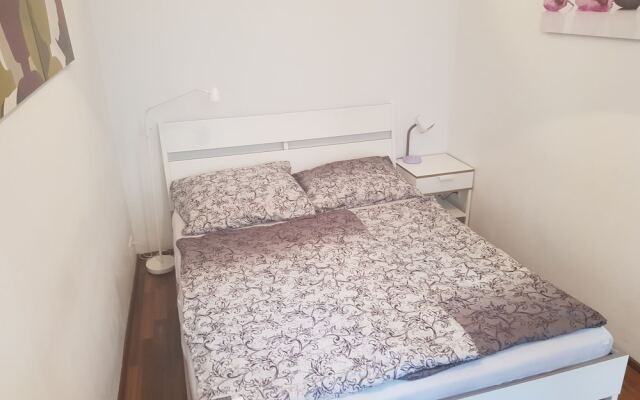 Отель Amazing flat near the center Вена комната для гостей