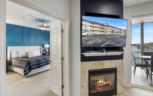 Nautical-inspired Lakefront Unit w/ Awesome Views