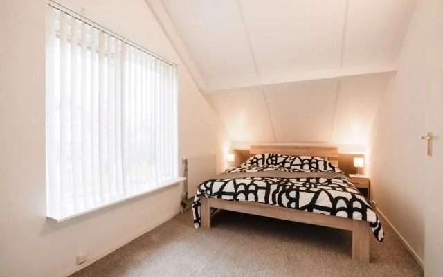 Lush Bungalow in Beek Gem Montferl& with Hot Tub