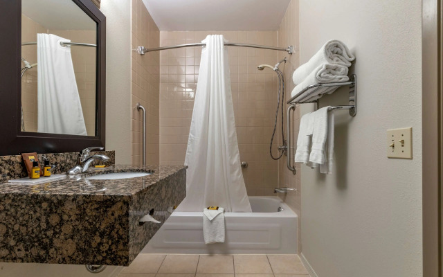 Best Western Plus Pembina Inn & Suites