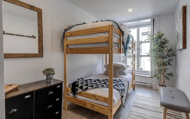 Beautiful Vieux Quebec 2 Bed Apt