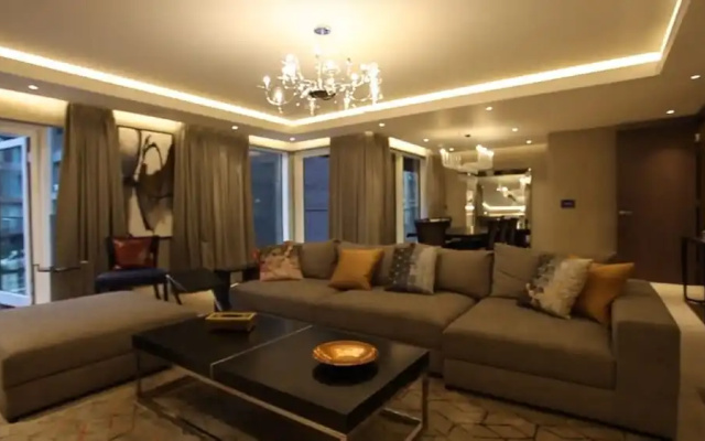 Luxurious Three Bedroom Flat in Chelsea Creek
