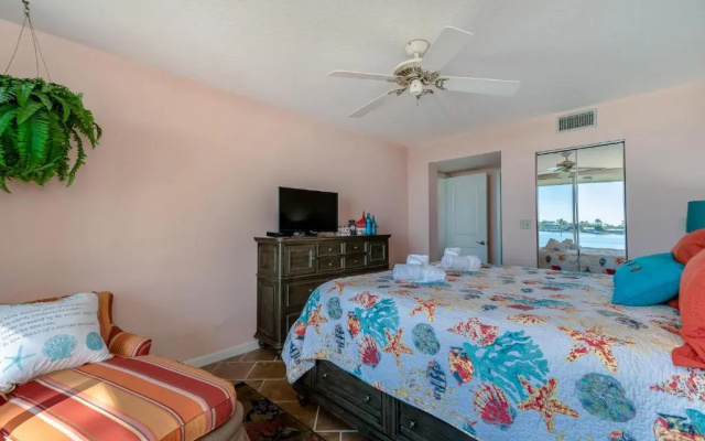 Bahia Vista 8-115