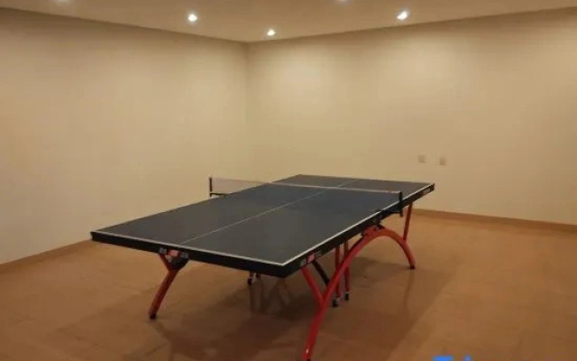 Kinghand Court Holiday Inn