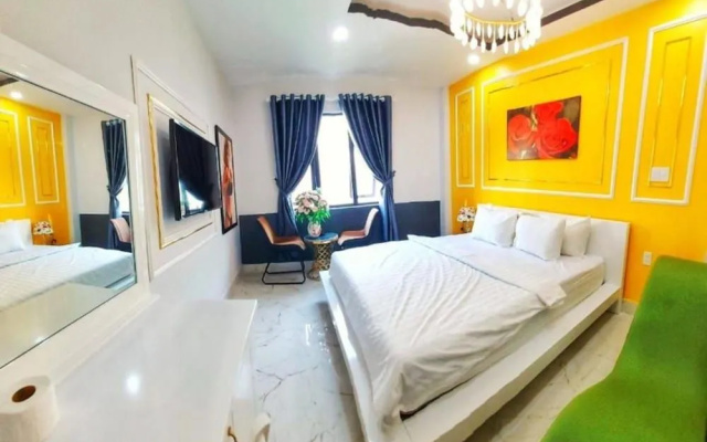 Elly Hotel