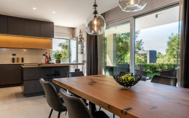 Luxurious Villa Laurea