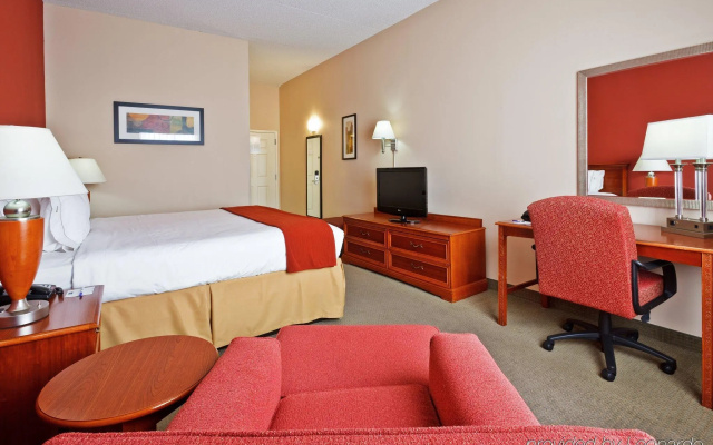 Holiday Inn Express & Suites Manchester by IHG