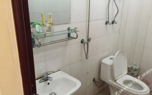 Lingdian Hostel