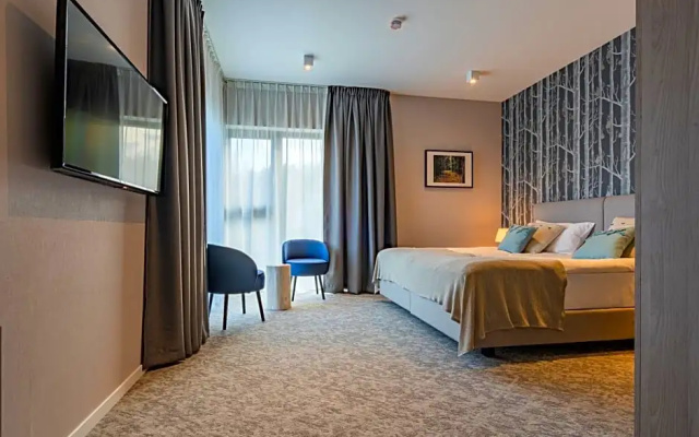Hotel Odpocznia Resort I las