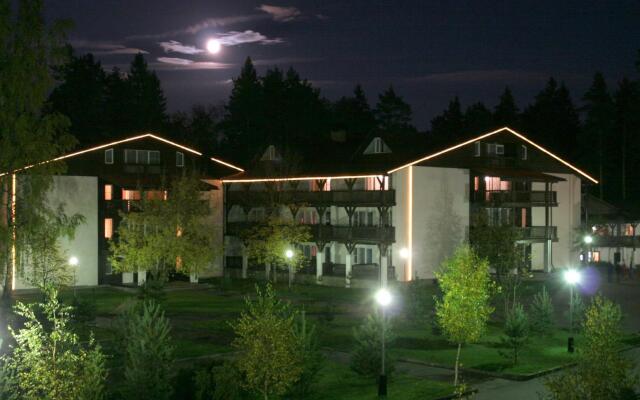 Гостиница Гостиничный комплекс Country Resort в Вербилках 8 отзывов об отеле, цены и фото номеров - забронировать гостиницу Гостиничный комплекс Country Resort онлайн Вербилки вид на фасад