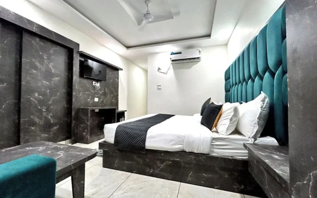 Hotel The Katra Avenue