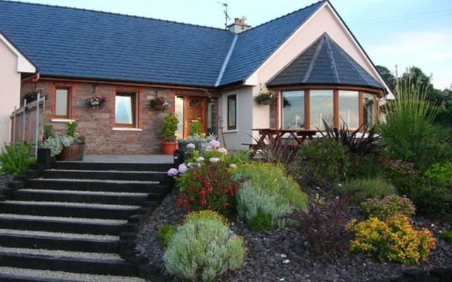 Lurraga House