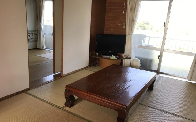 Pension Crystal Inn Onna