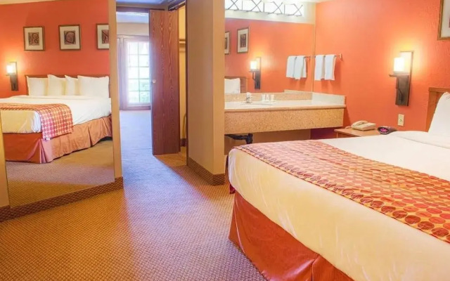 Mesa Golf Inn & Suites