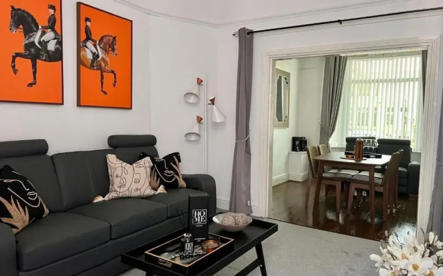 Spacious Home - Sleeps 5 Persons