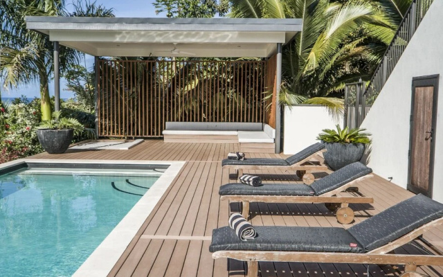 Nikao Luxury Villa